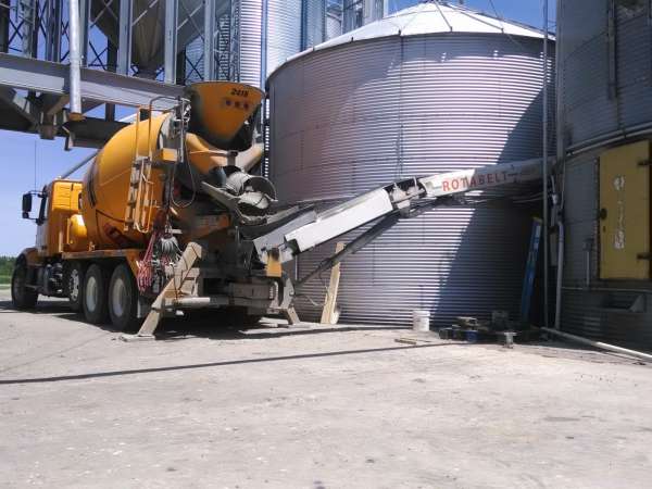 T3D16 Mixer mounted conveyor on tricky jobsite